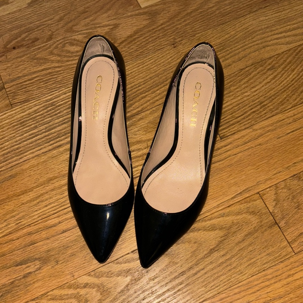 Coach 
SLOANE PUMP - Picture 3 of 7